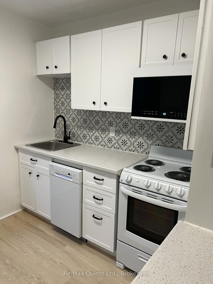 Property Photo: 146 Bleecker Avenue ON K8N 3T7