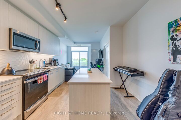Property Photo: 286 Main Street 619 ON M4C 0B3