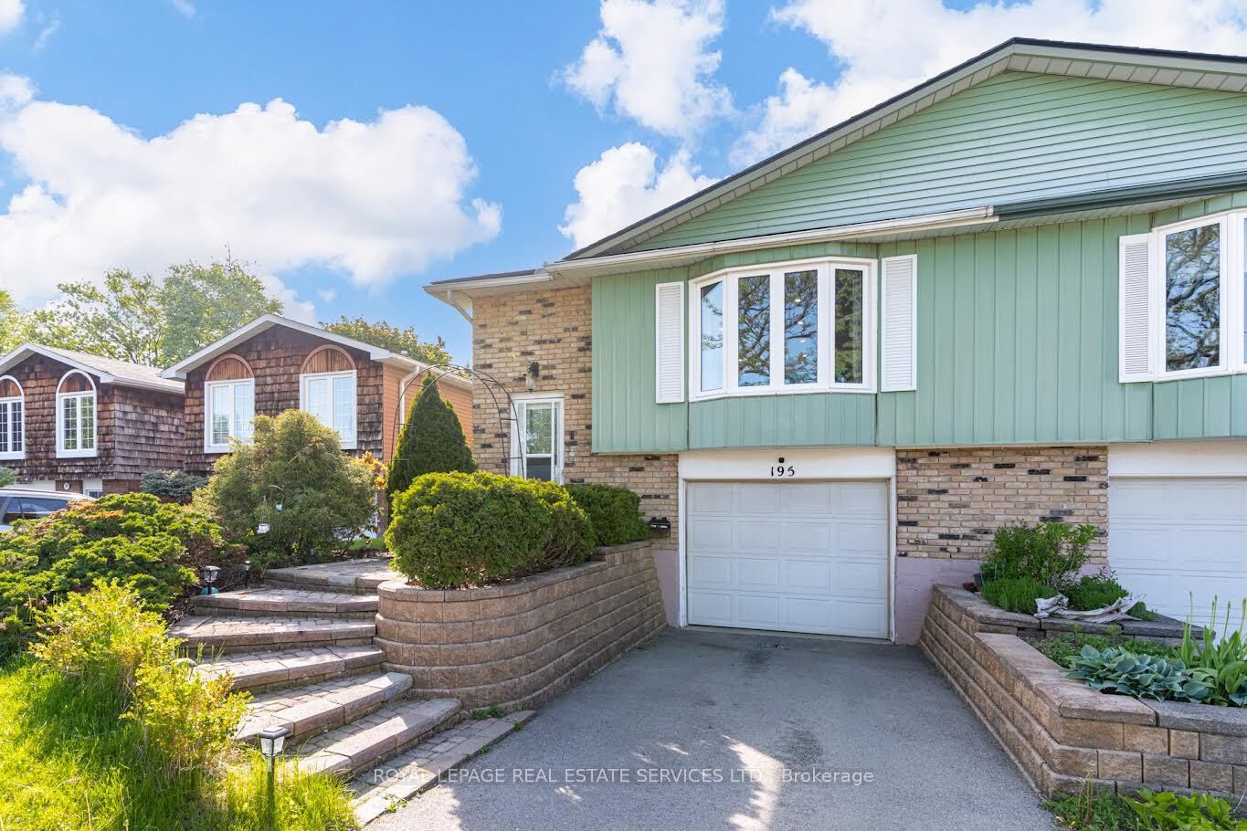Property Photo: 195 Cullum Court ON L7T 4A9