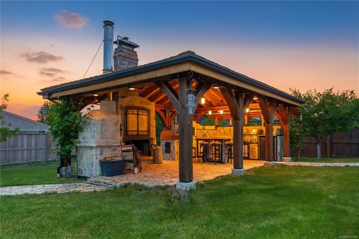Property Photo: 220 Michigan Pl BC V9H 0C7