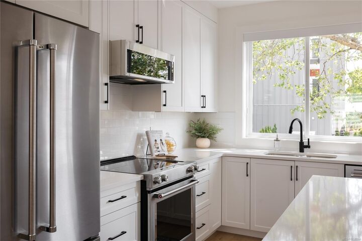 Property Photo:  10145 Fifth St 4  BC V8L 0E4 