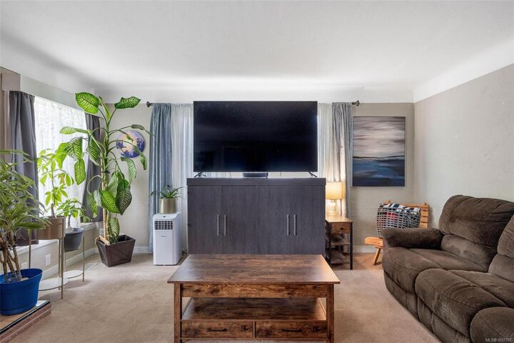 Property Photo: 636 Coronation Ave BC V9L 2V2