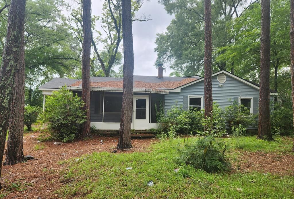 Property Photo:  203 S Valencia Drive  GA 31707 