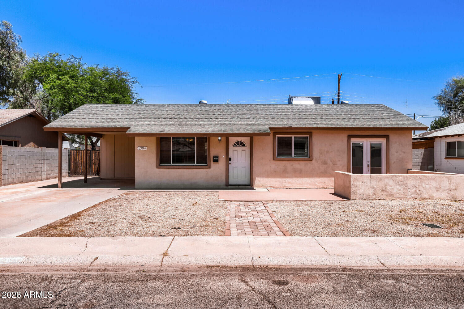 Property Photo: 1304 W 7th Place AZ 85281