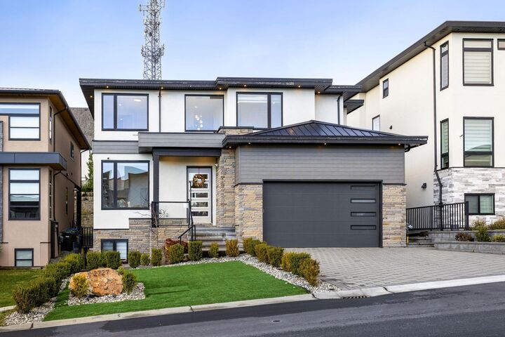 2727 Montana Place — photo 1