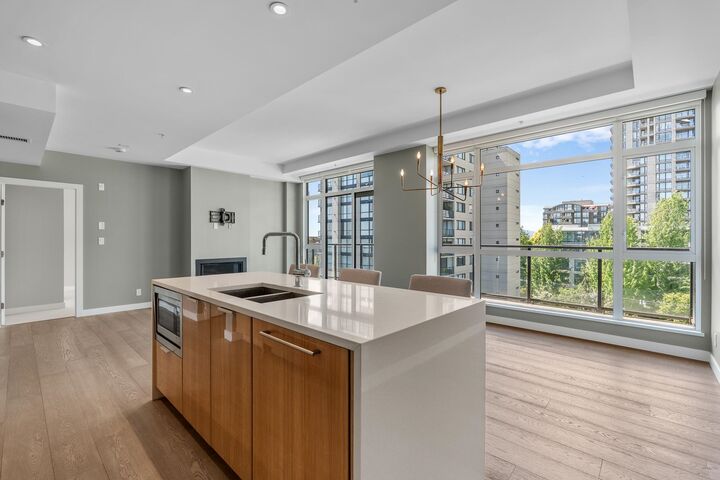 105 W 2nd Street 411 — photo 1