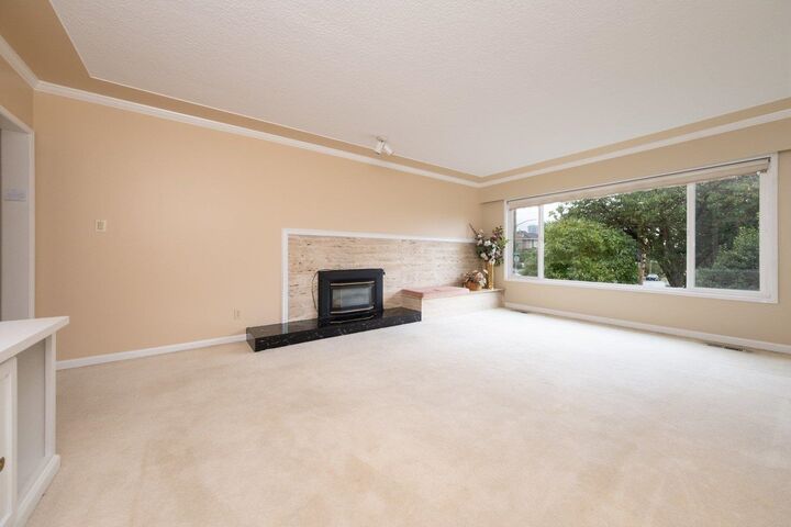 Property Photo: 775 Esmond Avenue BC V5C 4K4