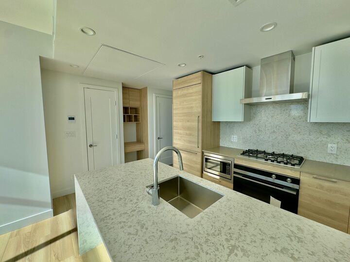 Property Photo:  2381 Beta Avenue 1708  BC V5C 0P7 