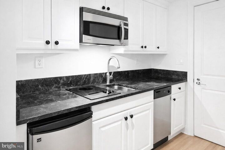 Property Photo: 1701 Locust Street 15 2016 PA 19103