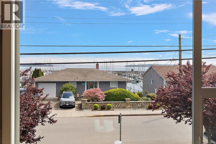 Property Photo:  2447 Henry Avenue 203  BC V8L 4N3 