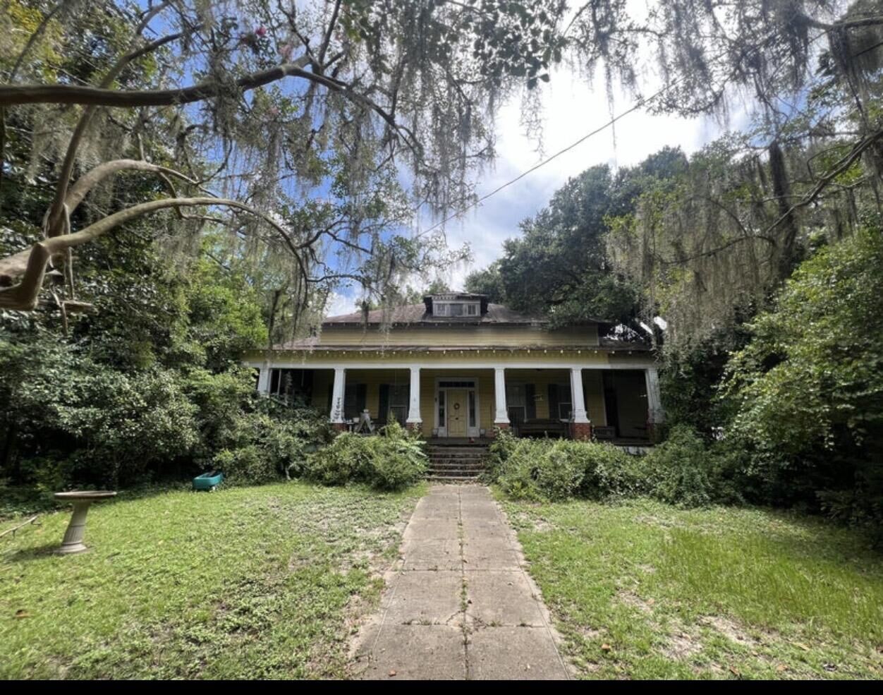 Property Photo:  422 Hampton Street  SC 29488 