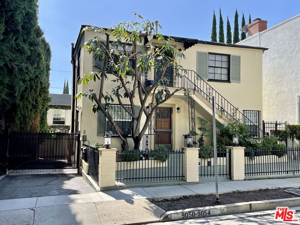 Property Photo:  9054 Elevado St  CA 90069 