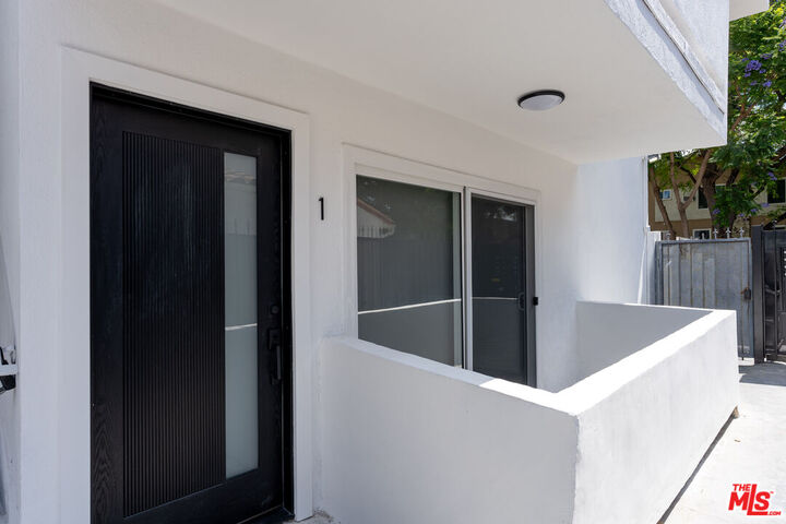 Property Photo: 929 N Stanley Ave CA 90046