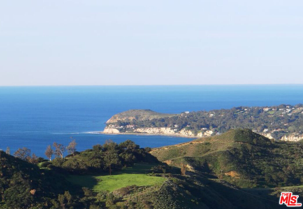 Property Photo: 2965 Seabreeze Dr CA 90265