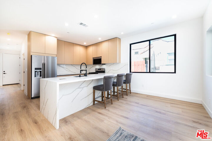 Property Photo:  4615 St Charles Pl  CA 90019 