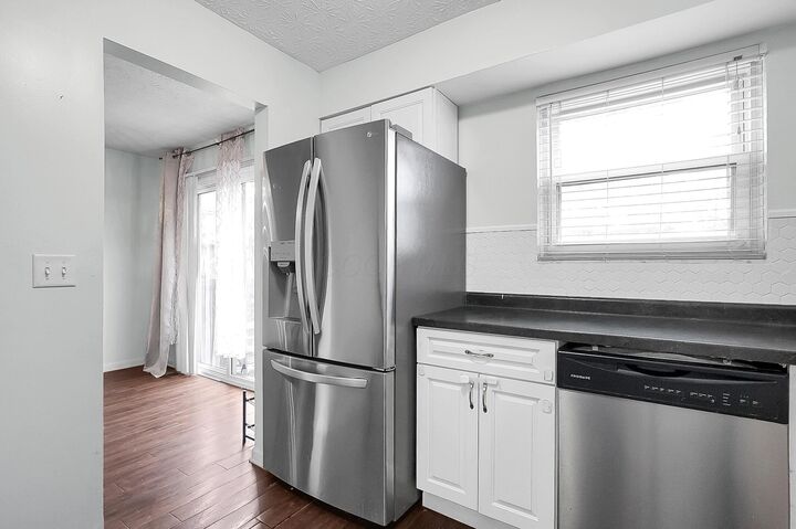 Property Photo: 97 Stornoway W Drive OH 43213
