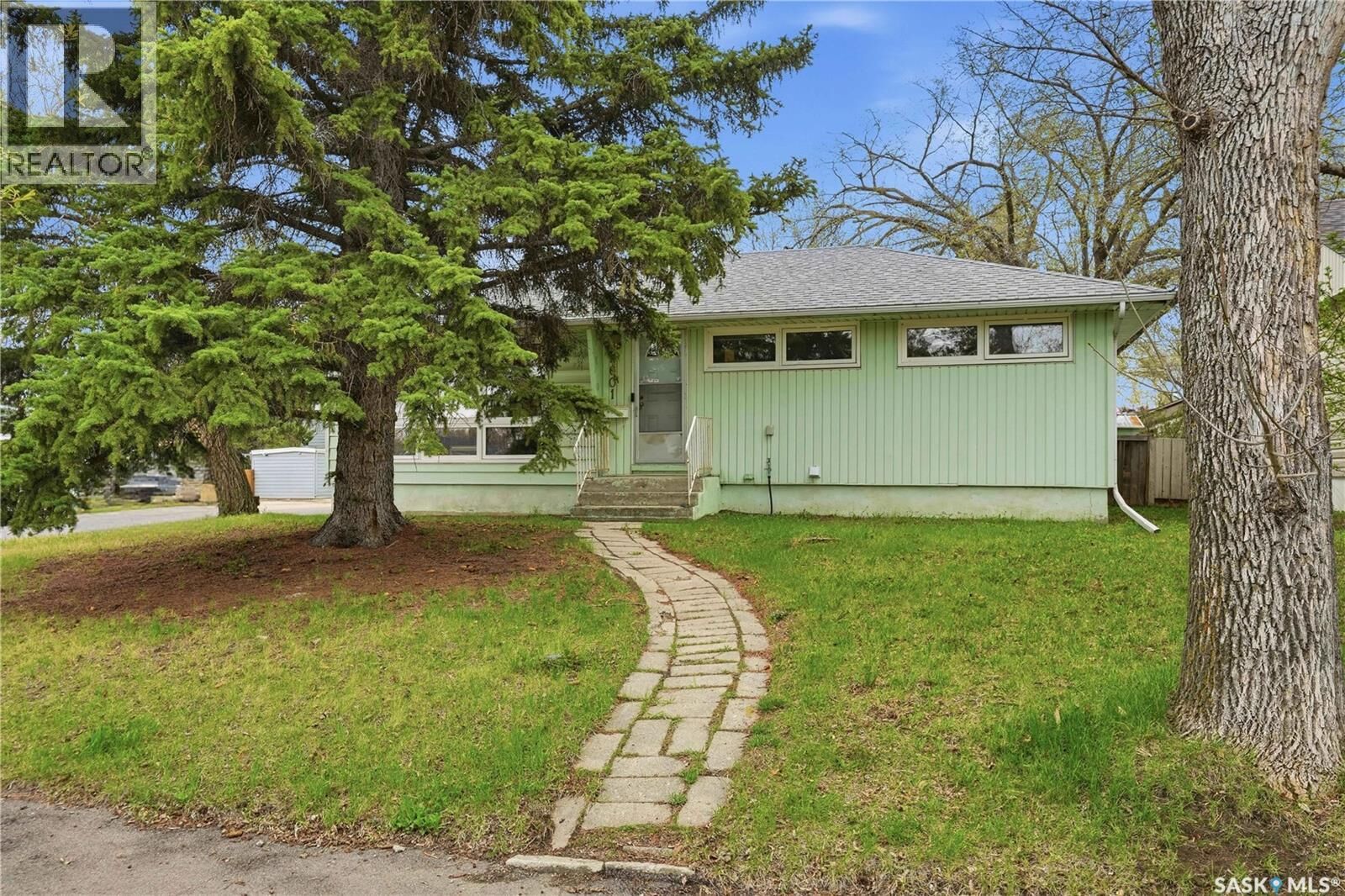 Property Photo:  2601 Pasqua Street  SK S4S 0M4 