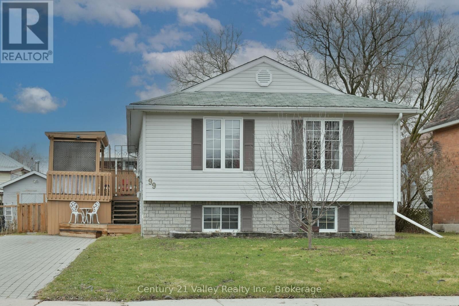 Property Photo:  99 Queen Street North  ON K7V 2A4 
