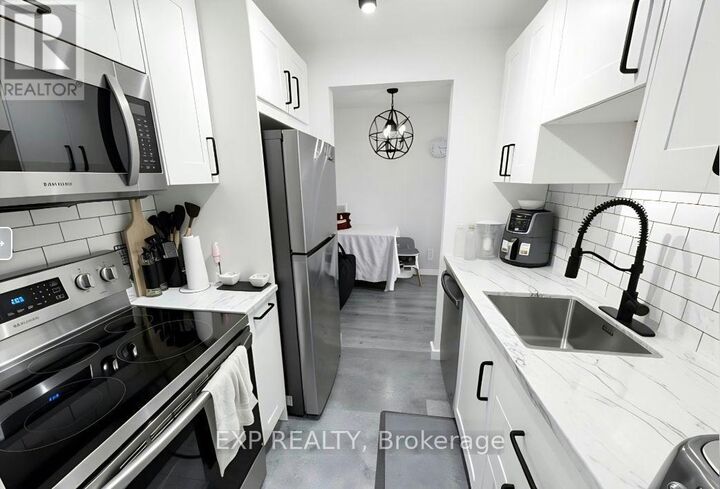 Property Photo:  136 Conway Drive 60  ON N6E 3N1 