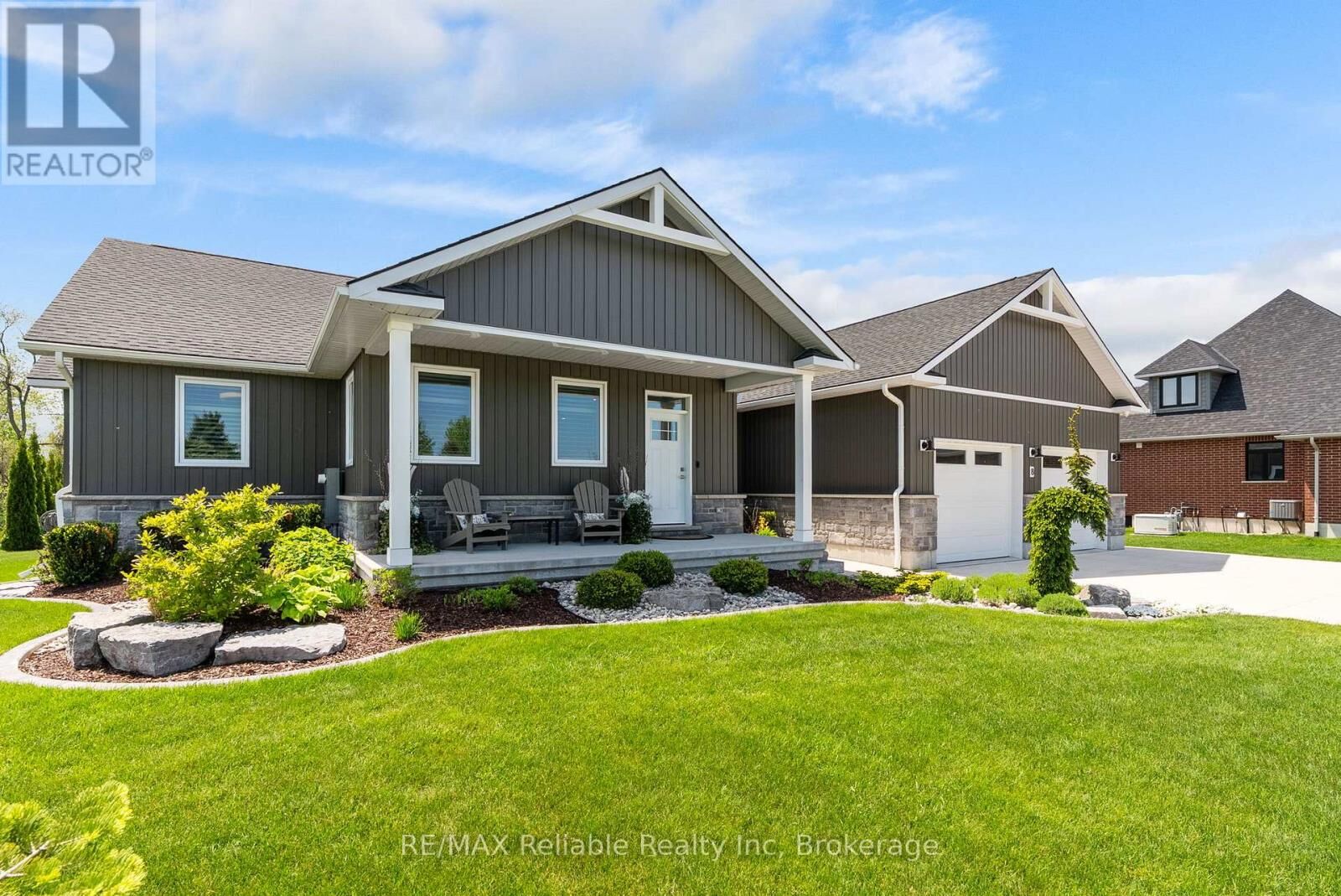 Property Photo: 8 Fawn Creek Lane ON N0M 1G0