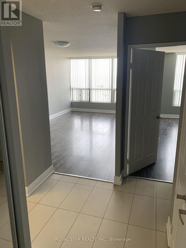 Property Photo: 4470 Tucana Court 1901 ON L5R 3K8
