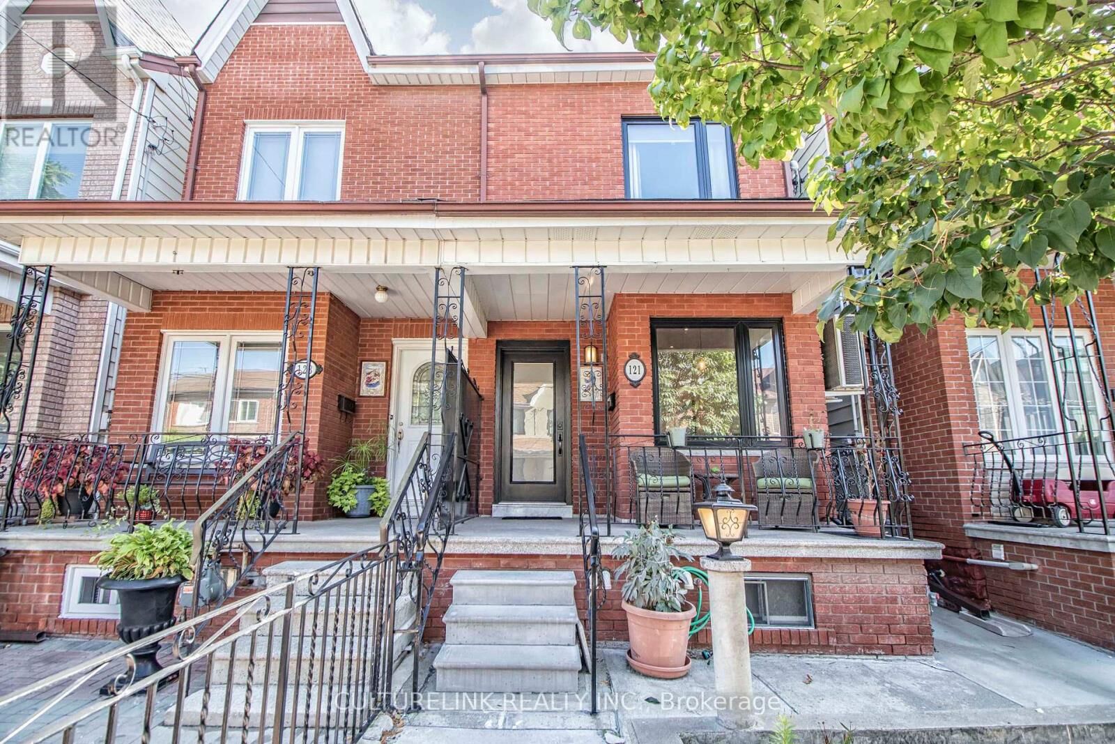Property Photo:  121 Montrose Avenue Upper  ON M6J 2T6 