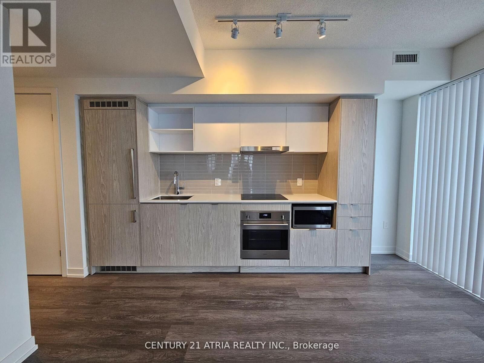 Property Photo:  55 Cooper Street 4305  ON M5E 0G1 