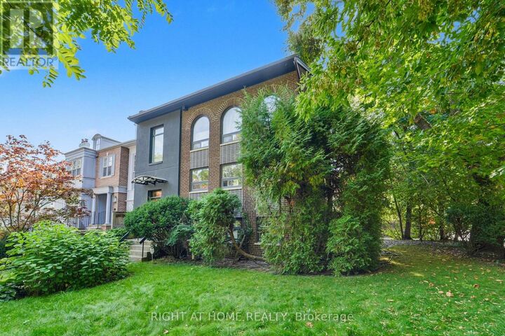 Property Photo: 25 Clarendon Avenue ON M4V 1H8