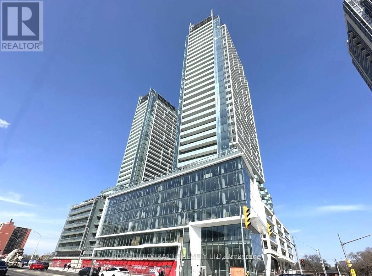 Property Photo:  7 Golden Lion Heights N2106  ON M2M 0C1 