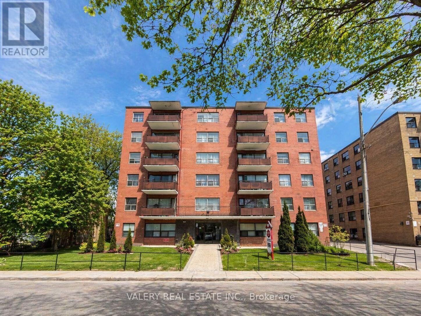 Property Photo:  11 Glenburn Avenue 304  ON M4B 2X1 
