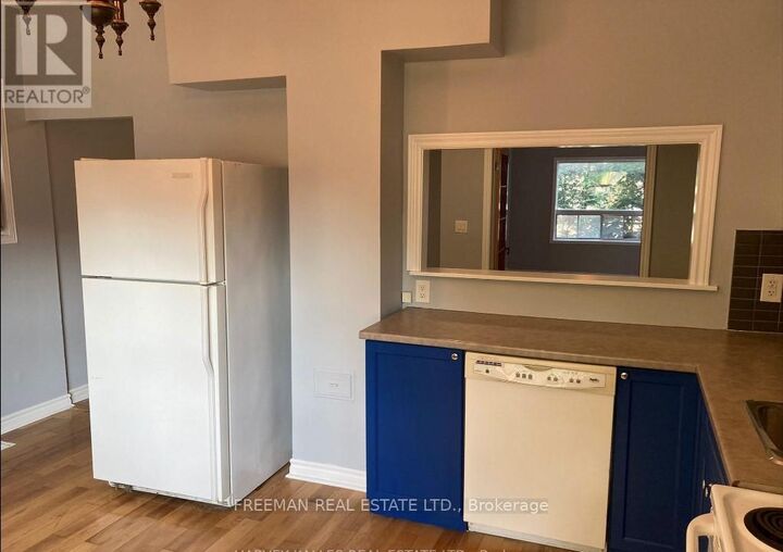 Property Photo:  985 Dupont Street 1  ON M6H 1Z5 
