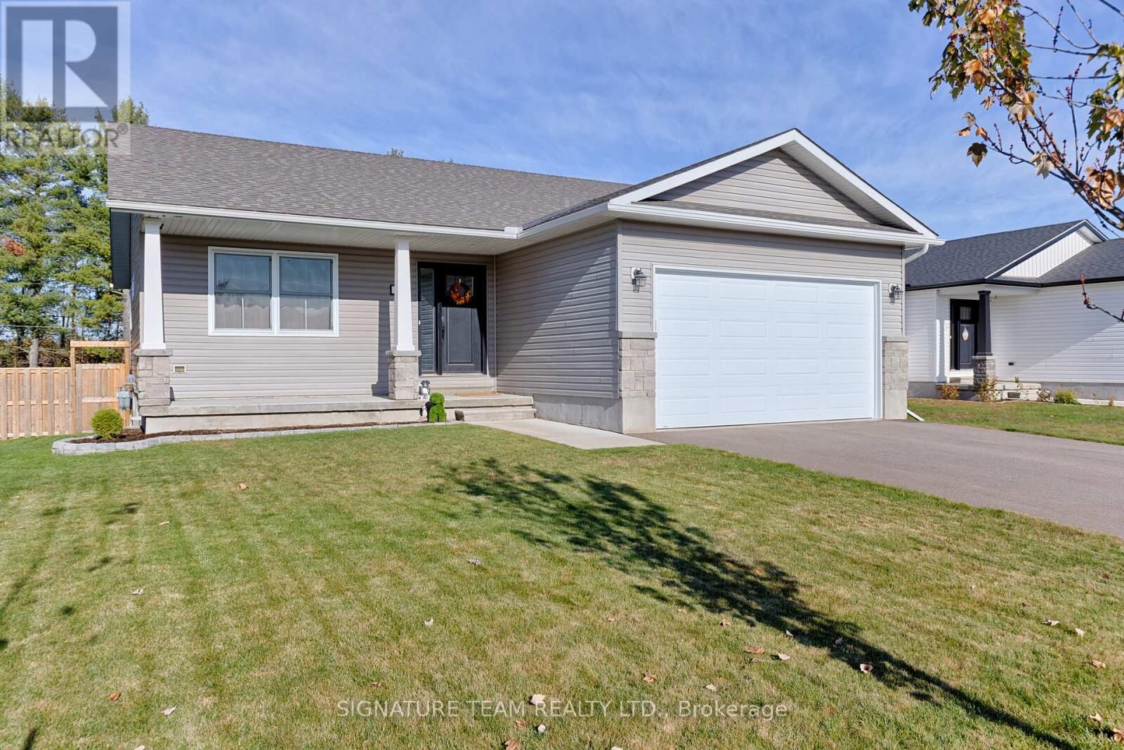 Property Photo: 28 Terrance Drive ON K8H 0H3
