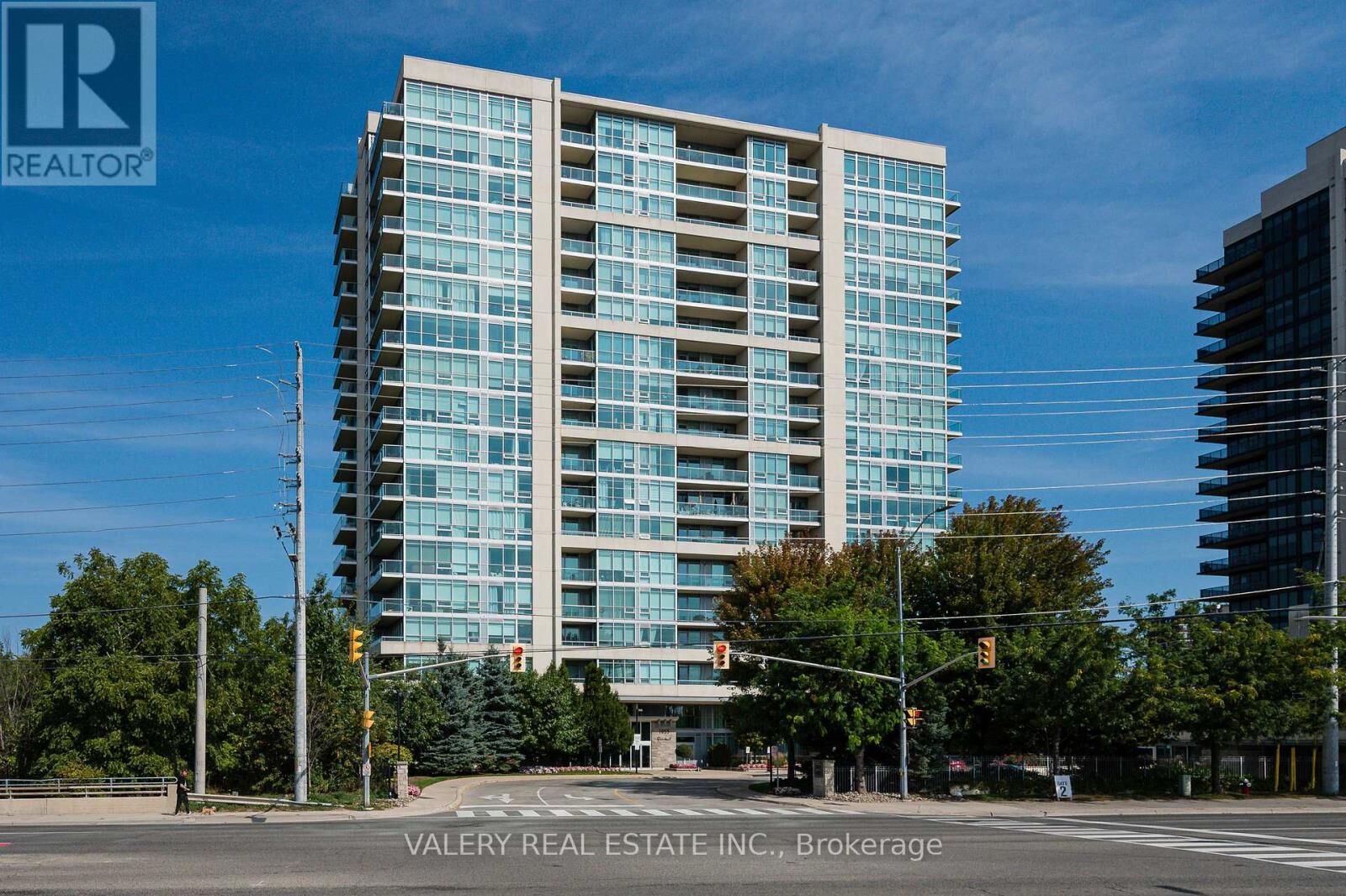 Property Photo: 1055 Southdown Road 201 ON L5J 0A3