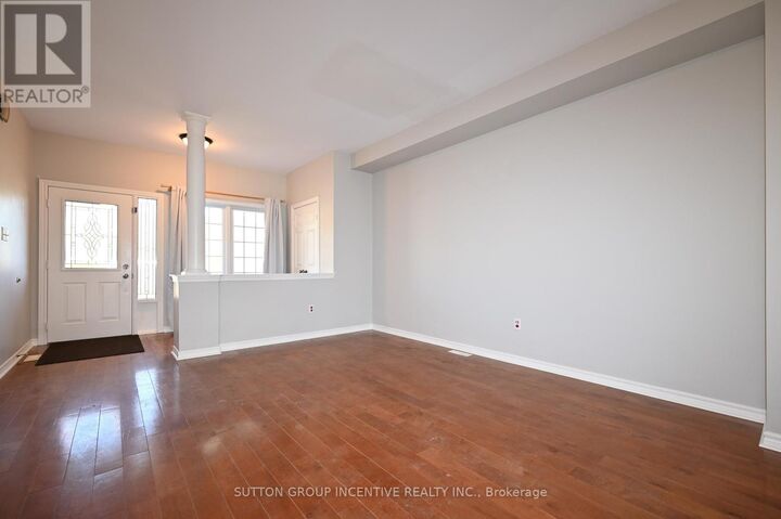 Property Photo:  28 Silvercreek Crescent Upper  ON L4N 1S7 