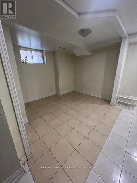 Property Photo:  39 Briarglen Court Basement  ON M1W 3Z8 