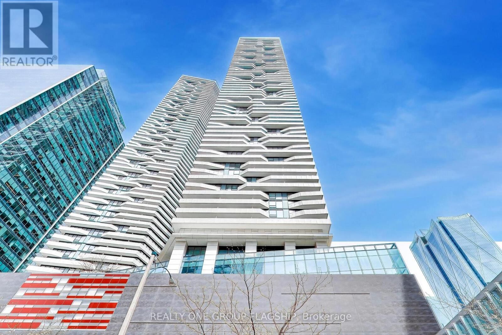 Property Photo: 88 Harbour Street 2107 ON M5J 0C3
