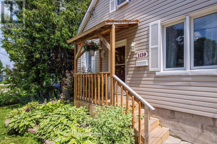 Property Photo:  1139 4th Avenue West  ON N4K 4W3 