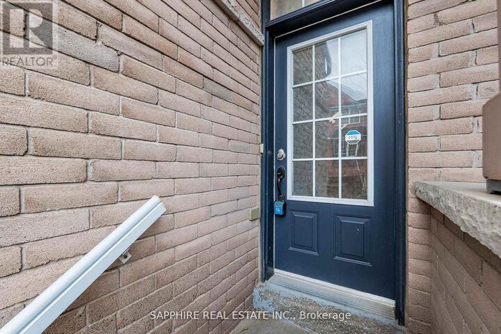 Property Photo:  3255 Redpath Circle  ON L5N 8R3 