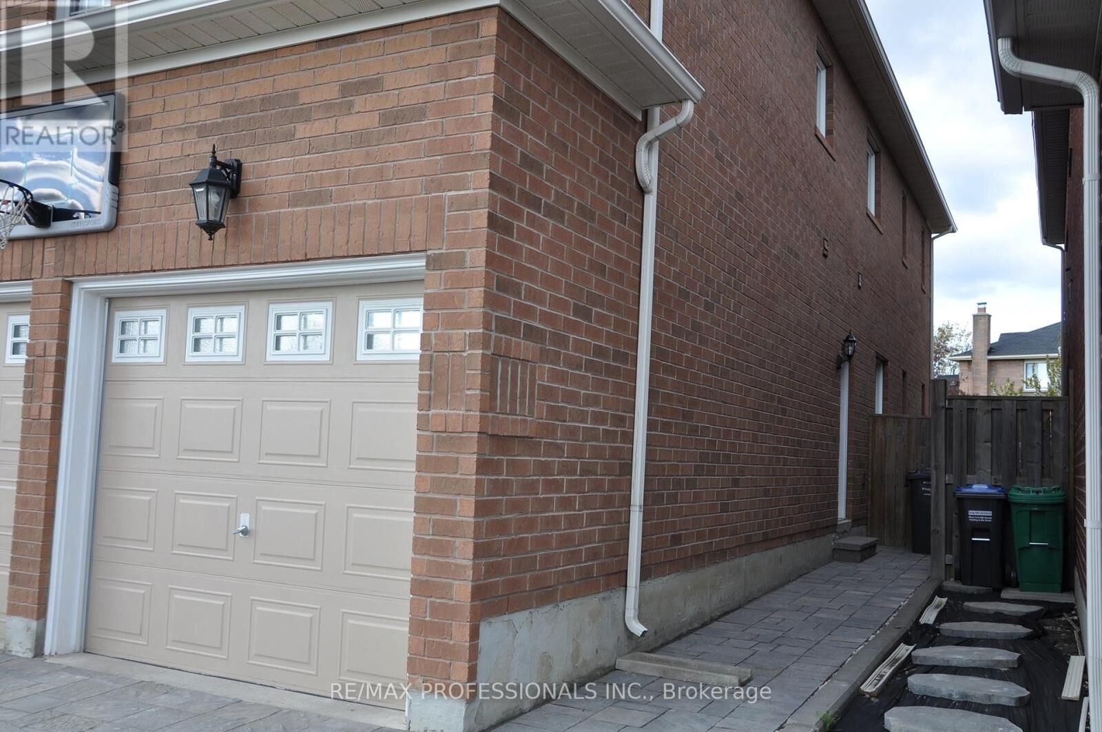 Property Photo:  4889 Potomac Court Bsmt  ON L5R 0B1 