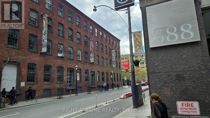 Property Photo:  388 West Richmond Avenue West 910  ON M5V 3P1 