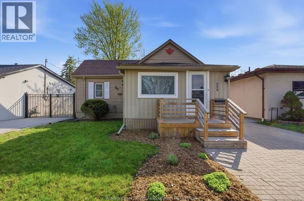 Property Photo:  236 Frank Avenue  ON N8S 3N8 