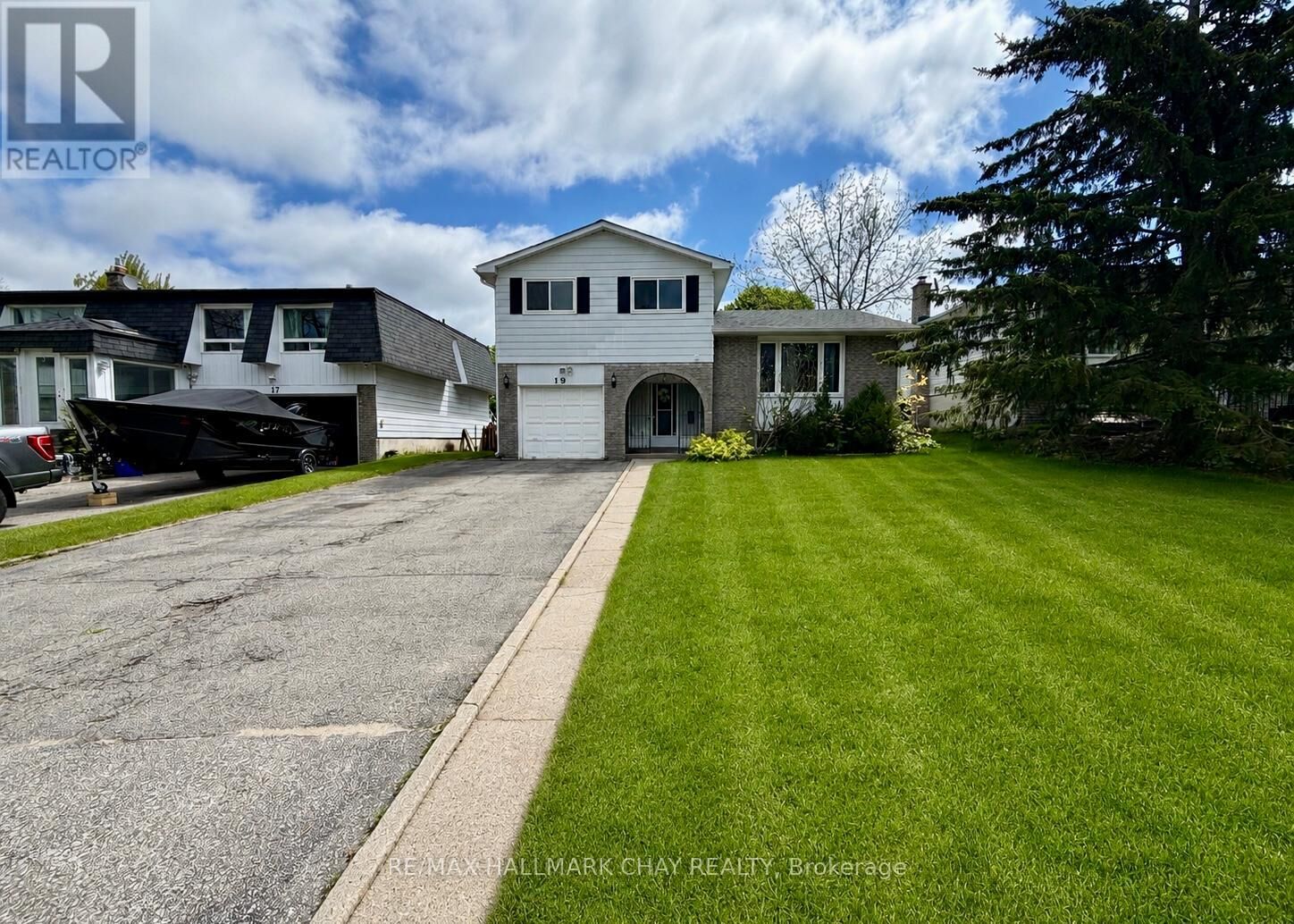 Property Photo:  19 Carol Road  ON L4N 3P6 