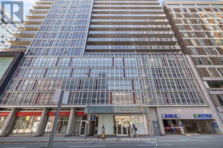 Property Photo:  324 Laurier Avenue West 1804  ON K1N 6P6 