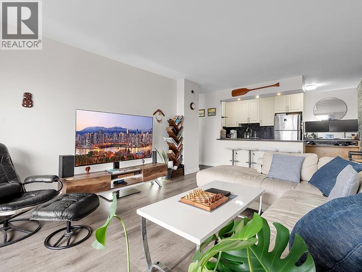 Property Photo:  2016 Fullerton Avenue 1808  BC V7P 3E6 