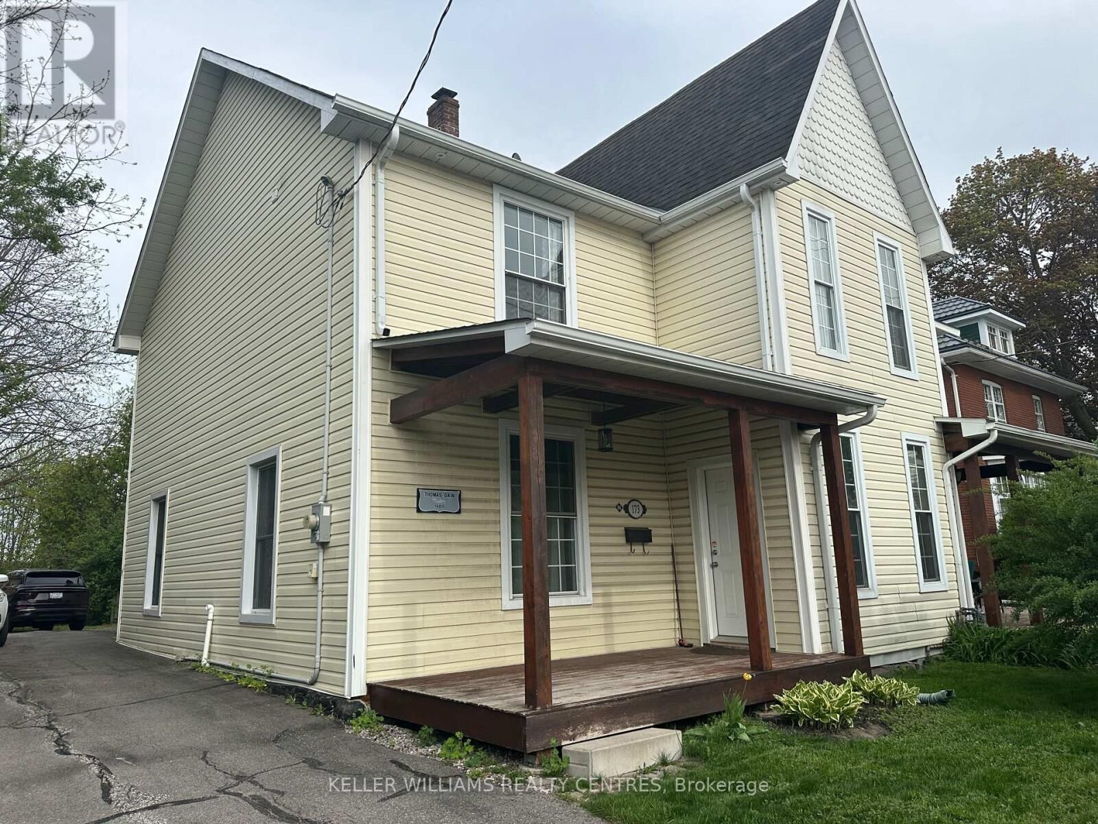 Property Photo: 173 B Prospect Street ON L3Y 3T7