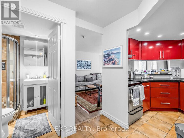Property Photo:  77 Maitland Place 1127  ON M4Y 2V6 