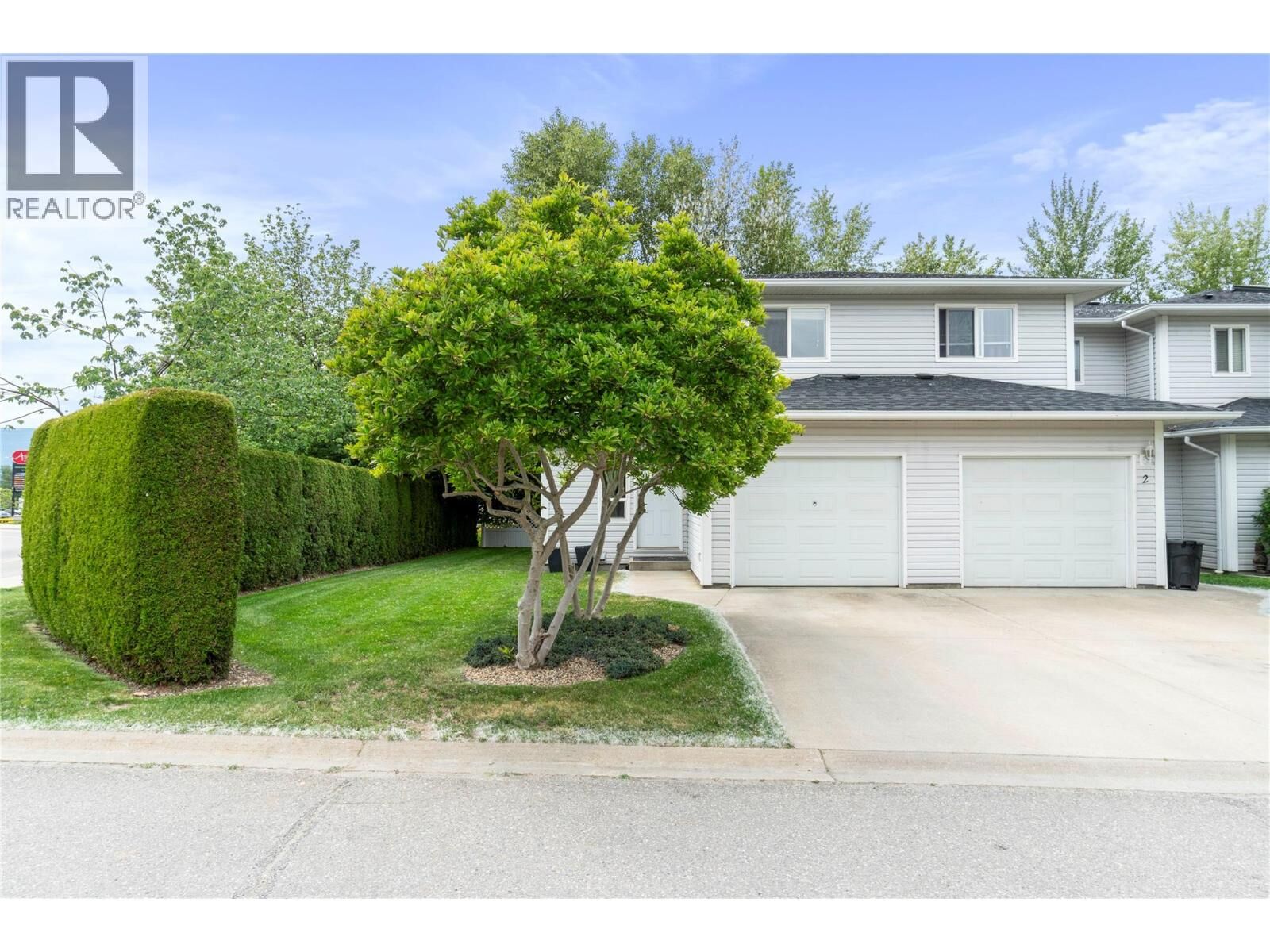 Property Photo:  2951 11 Avenue Northeast 1  BC V1E 1V8 