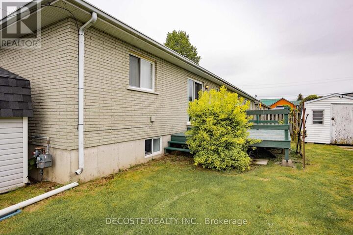 Property Photo:  51 Sandfield Avenue North  ON K0C 1A0 