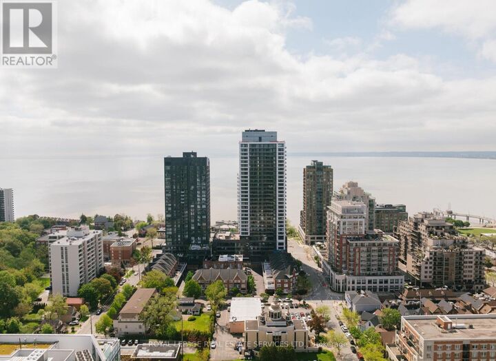 Property Photo:  2075 Lakeshore Road 711  ON L7R 0H3 