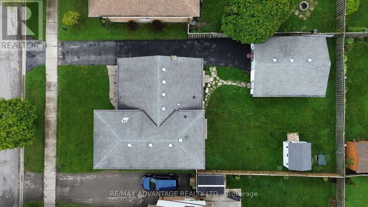 Property Photo:  17 Finch Crescent  ON N6E 2E4 